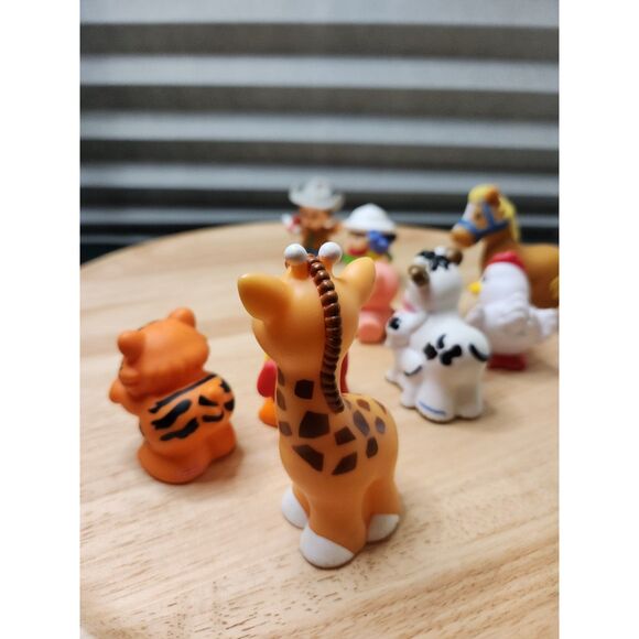 Fisher-Price Little People Lot of 9 – Animals & Farmers, Farm/Zoo Figures - Picture 7 of 9